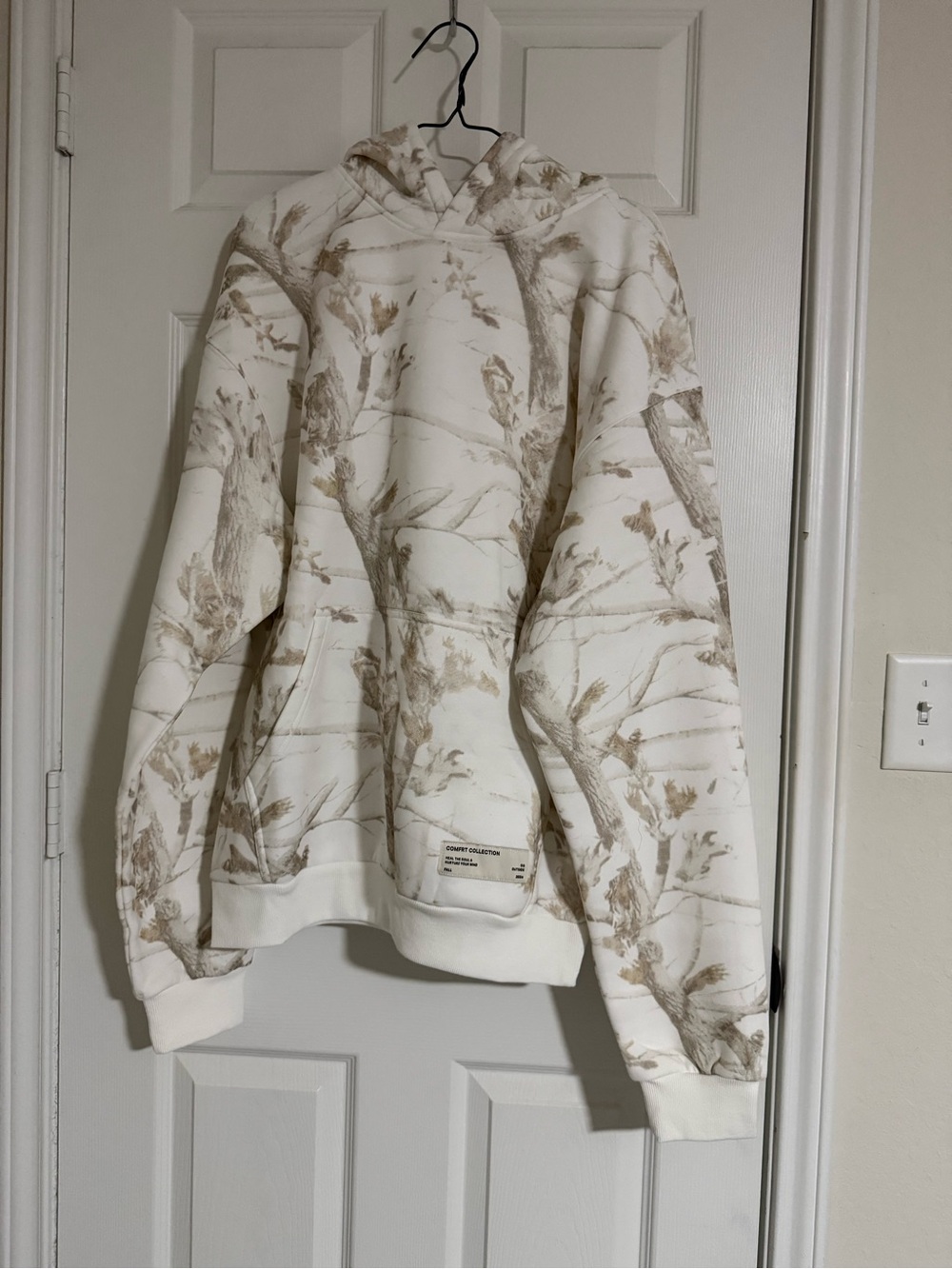Unisex comfort camo hoodie in white oak